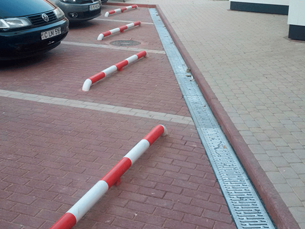 Лоток водоотводный пластиковый BASE DN150 H100 с решеткой щелевой стальной оцинкованной A15 (1000x206xH100мм)